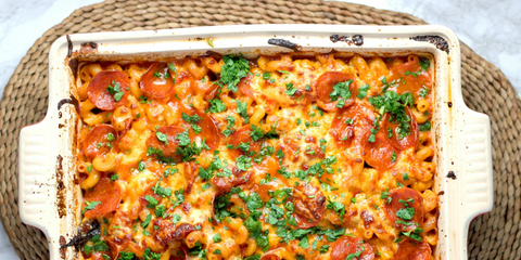 Deliciously Creamy Pasta Bake with Tomatoes and Mozzarella - Perfect for Any Meal!