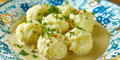 Experience Authentic Bavarian Cuisine: Delicious Sivis Semmelknödel Recipe - The Perfect German Bread Dumplings