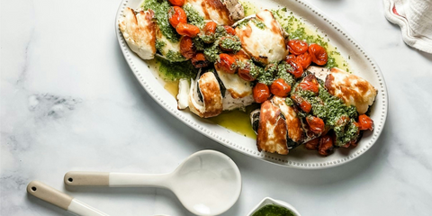Delicious Italian-Style Mozzarella Chicken in Creamy Basil Sauce - A Mouthwatering Recipe You Must Try!